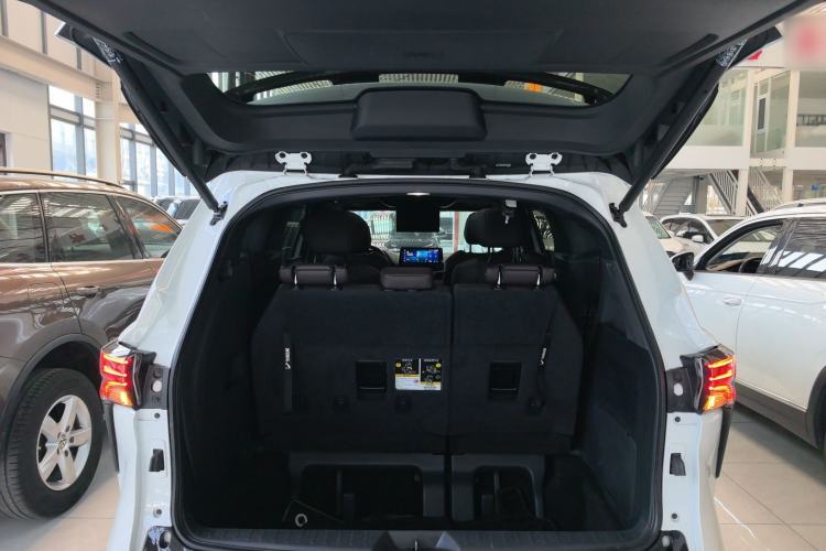 Used Toyota Granvia 2023 2.5L Hybrid Flagship VIP Edition
