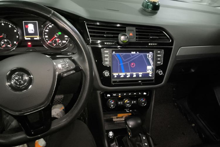 Used Volkswagen Tiguan L 2017 330TSI Automatic Two-Wheel Drive Flagship Edition
