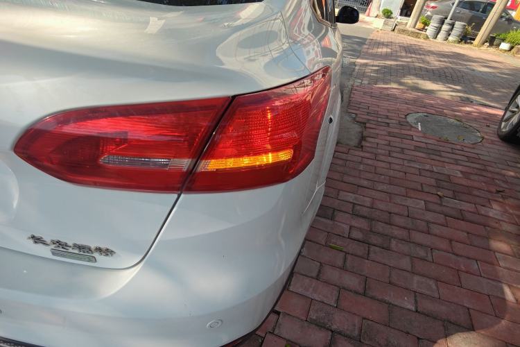 Used Ford Focus 2018 Sedan Classic EcoBoost 125 Automatic Supercharged Style SmartDrive Edition
