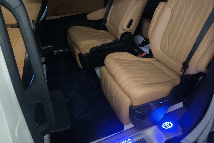 Used Toyota Sienna 2021 2.5L Hybrid Platinum Edition