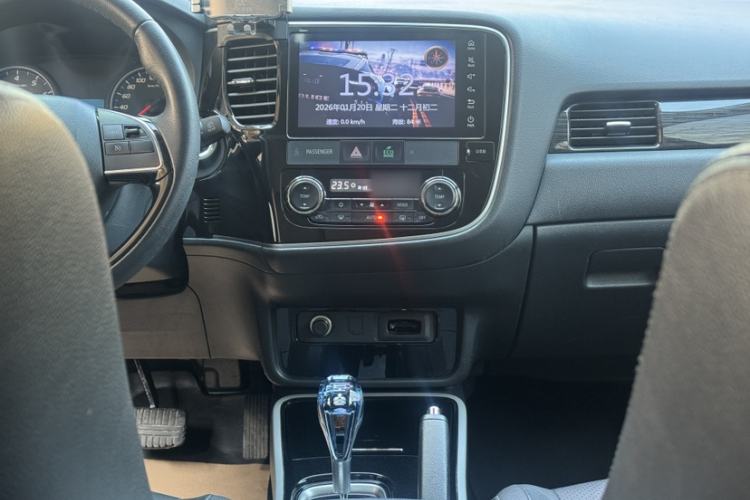 Used Mitsubishi Outlander 2018 2.0L Two-Wheel Drive Glory Edition 5 Seats
