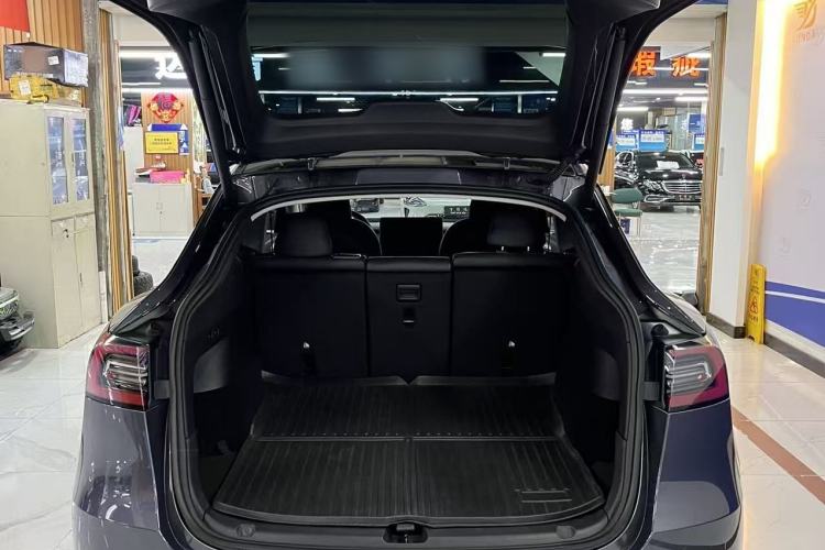 Used Tesla Model Y 2023 Long-Range All-Wheel-Drive Version
