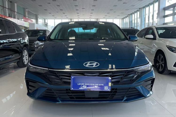 Used Hyundai Elantra 2023 1.5L CVT LUX Prestige Edition
