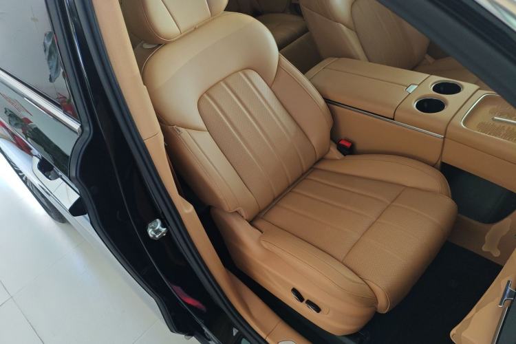 Used VOYAH Dream 2025 PHEV Four-Wheel Drive Prestige Kunpeng Edition
