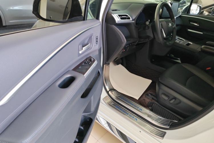 Used Toyota Granvia 2024 2.5L Hybrid Prestige PLUS Edition
