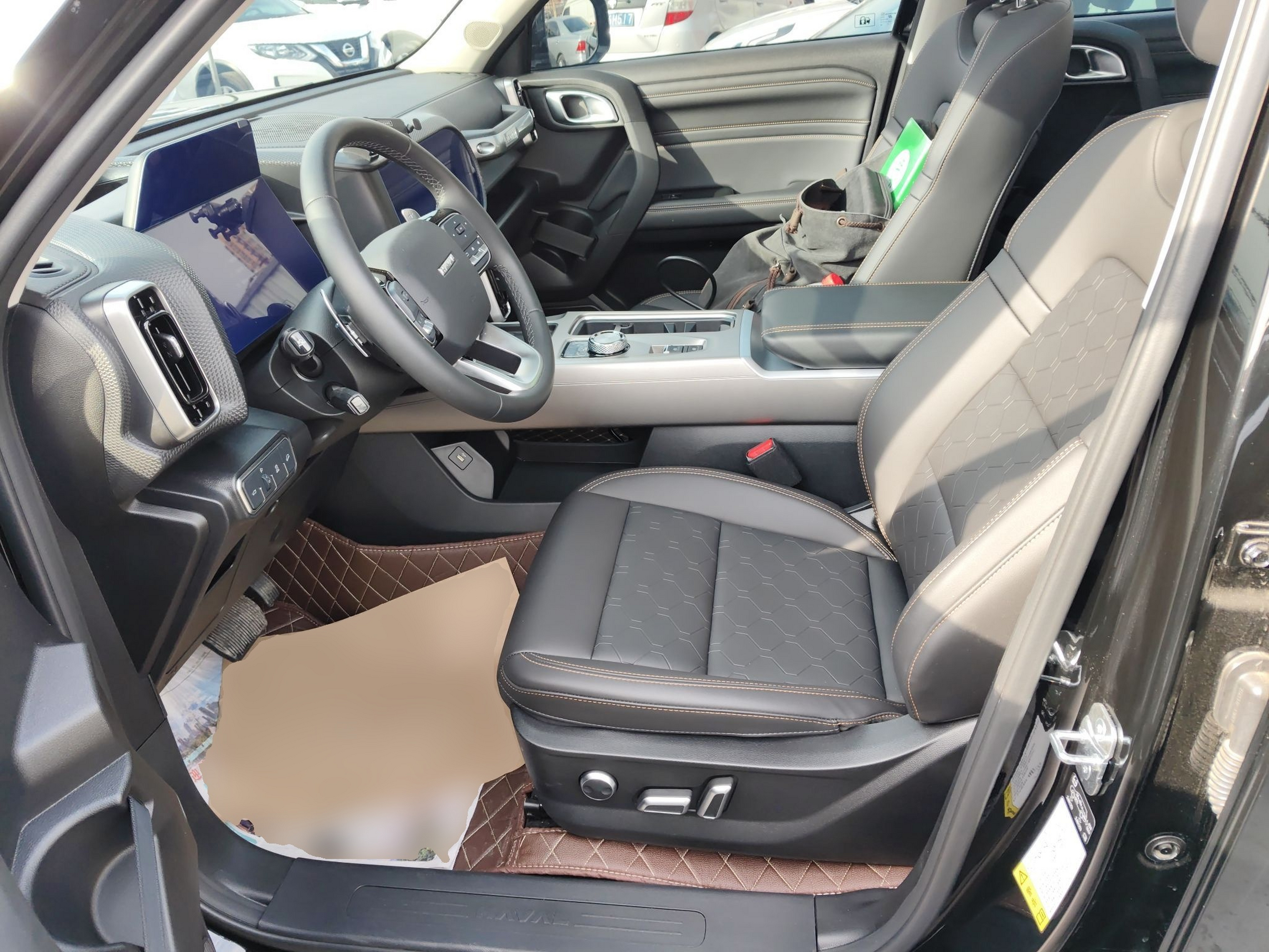 المقاعد الأمامية داخل السيارة