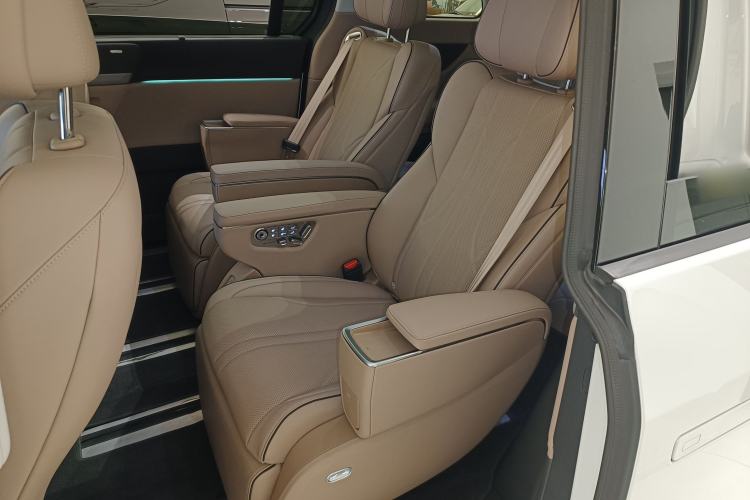 Used XPeng X9 2025 740 Ultra-Long Range Max
