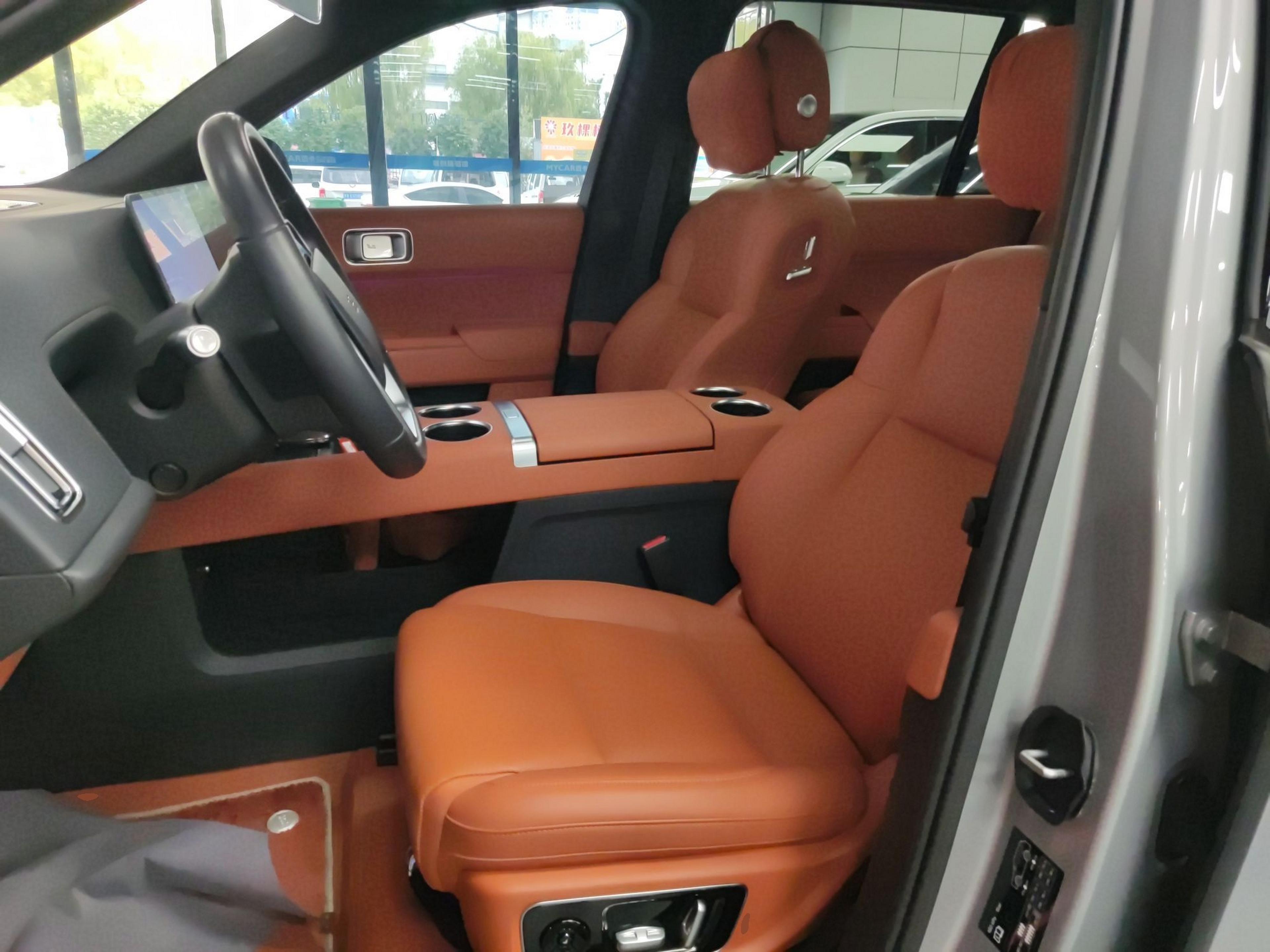 Переднее сиденье в автомобиле