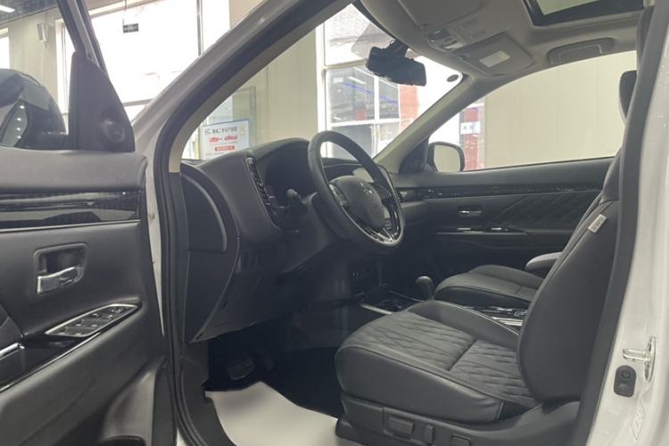 Used Mitsubishi Outlander 2021 2.0L Two-Wheel Drive Comfort Edition 7 Seats
