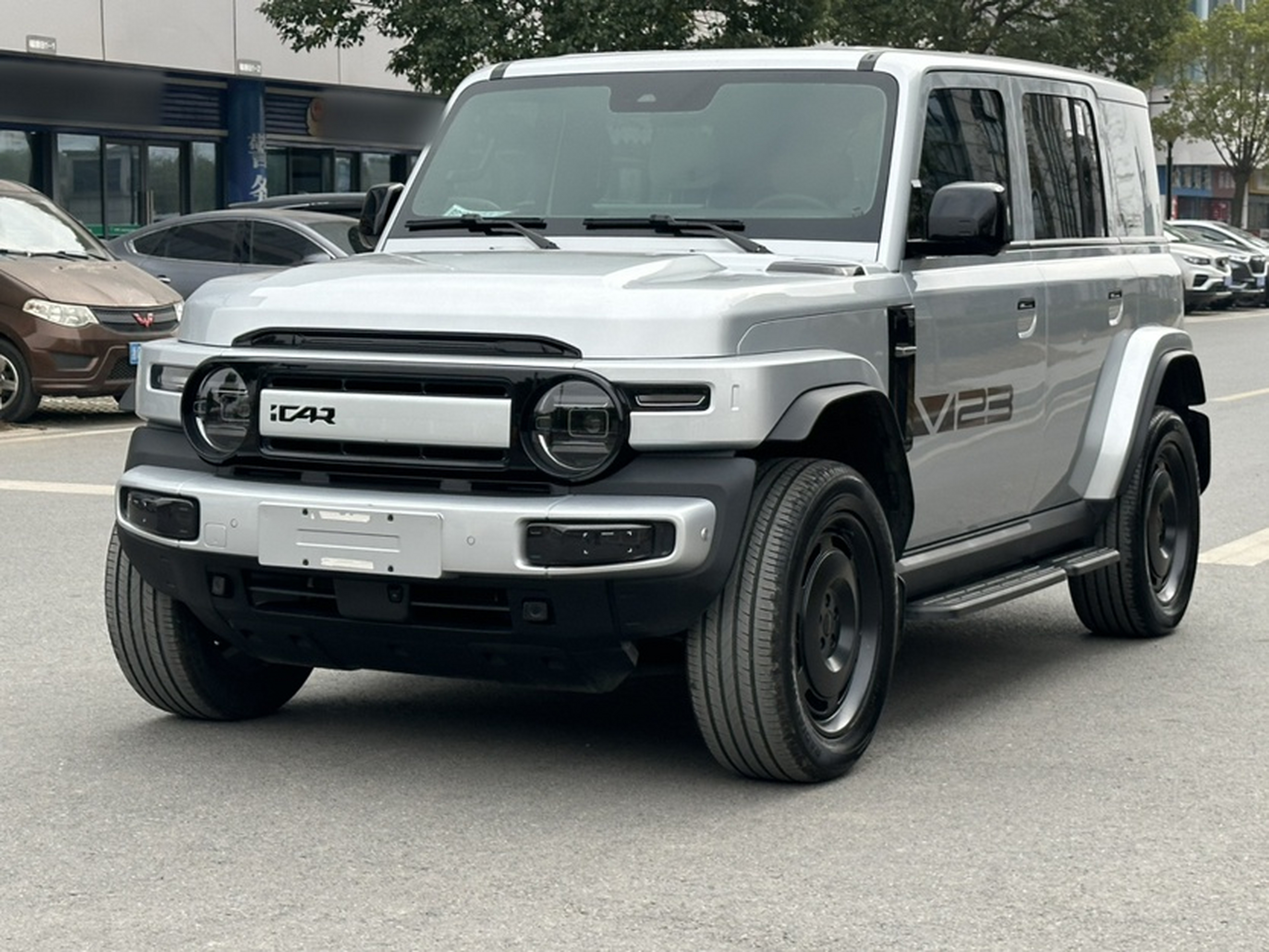 Под передней частью автомобиля