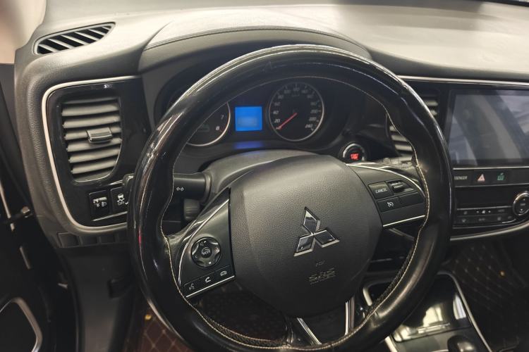Used Mitsubishi Outlander 2018 2.0L Two-Wheel-Drive Jiale Edition 7-Seater
