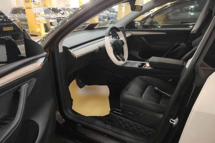 Used Tesla Model Y 2021 Long-Range All-Wheel-Drive Version
