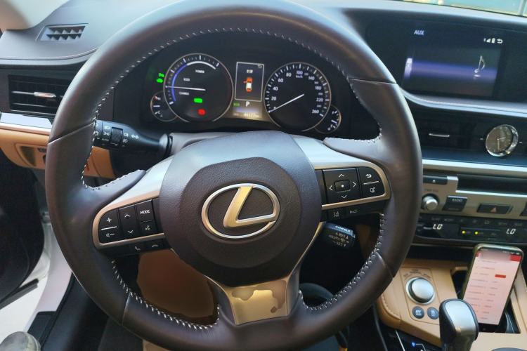 Used Lexus ES 2017 300h Mark Levinson Comfort Edition
