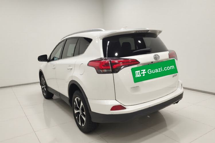Used Toyota RAV4 2016 2.0L CVT Two-Wheel Drive Fashion Edition China V Standard