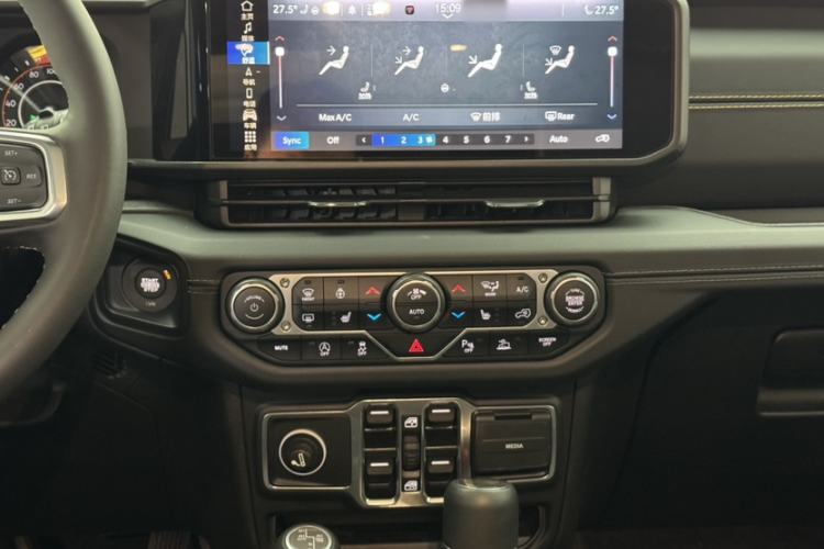 Used  Wrangler 2024 2.0T Sahara Four-Door Edition
