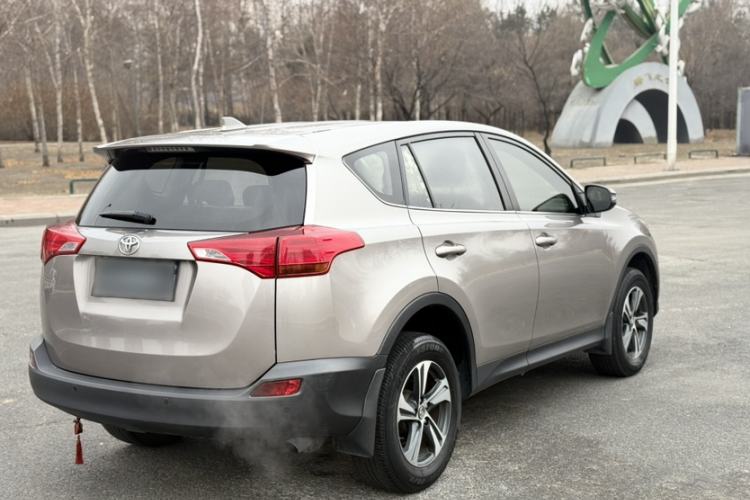 Used Toyota RAV4 2015 2.0L CVT Two-Wheel Drive Fashion Edition
