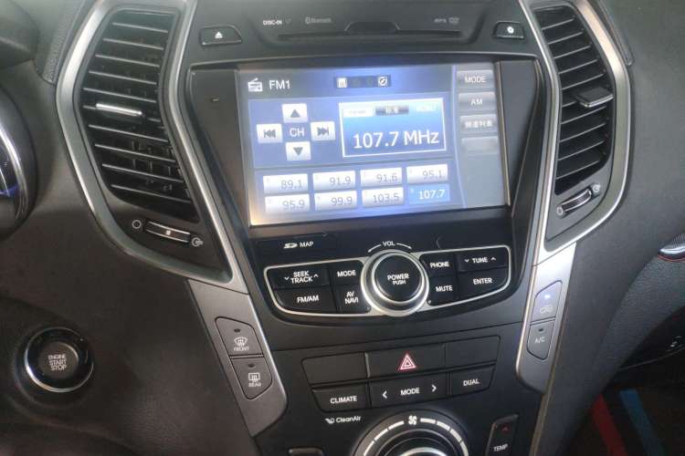 Used Hyundai Santa Fe 2015 2.4L Automatic Two-Wheel Drive Smart Version 5 Seats
