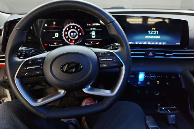 Used Hyundai Elantra 2022 1.5L CVT LUX Prestige Edition
