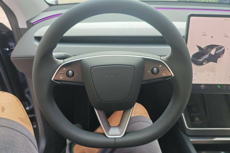 Used Tesla Model Y 2025 Rear-Wheel-Drive Version
