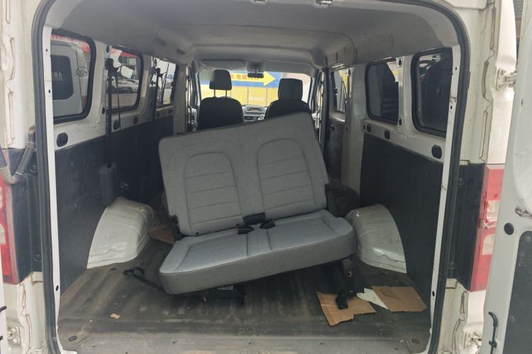 Used Wuling Yangguang 2024 300KM Comfort Version Passenger Van 75kW
