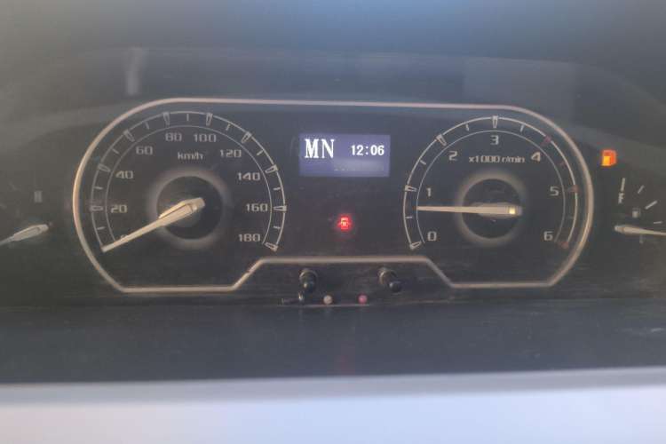 Used SAIC MAXUS Xintu V80 2021 2.0T AMT Classic Aoyuntong Short Wheelbase Mid-Roof 5/6-Seater
