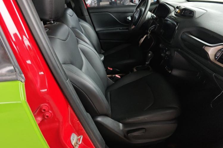 Used  Renegade 2018 Connected Large Screen Version 180T Automatic High-Energy Edition
