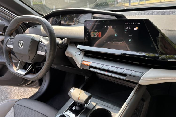 Used Changan UNI-V iDD 2024 Blue Whale Smart Electric iDD 136km ZhiKu Model