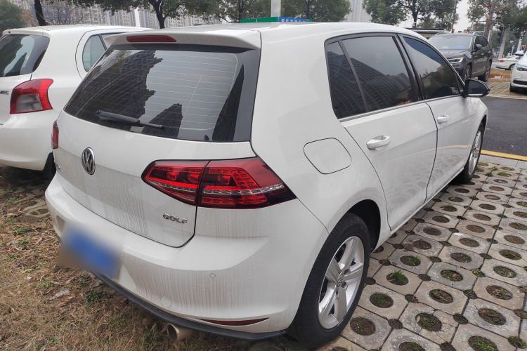 Used Volkswagen Golf 2017 1.6L Automatic Comfort Million-Vehicle Anniversary Edition
