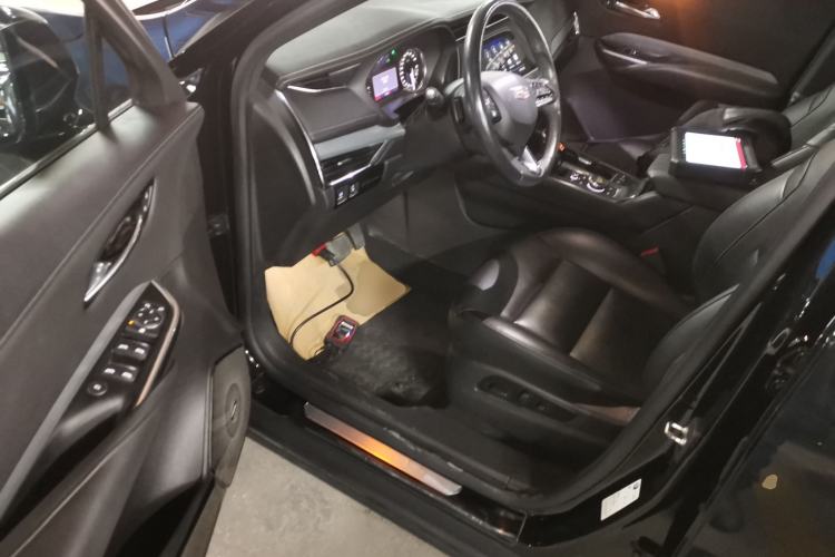 Used Cadillac XT4 2020 28T Two-Wheel-Drive Leading Version
