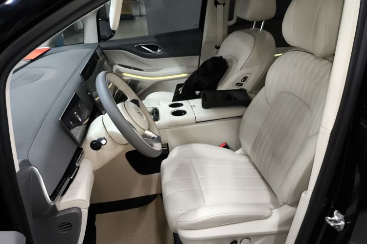 Used VOYAH Dream 2025 PHEV Four-Wheel-Drive Flagship Kunpeng Edition
