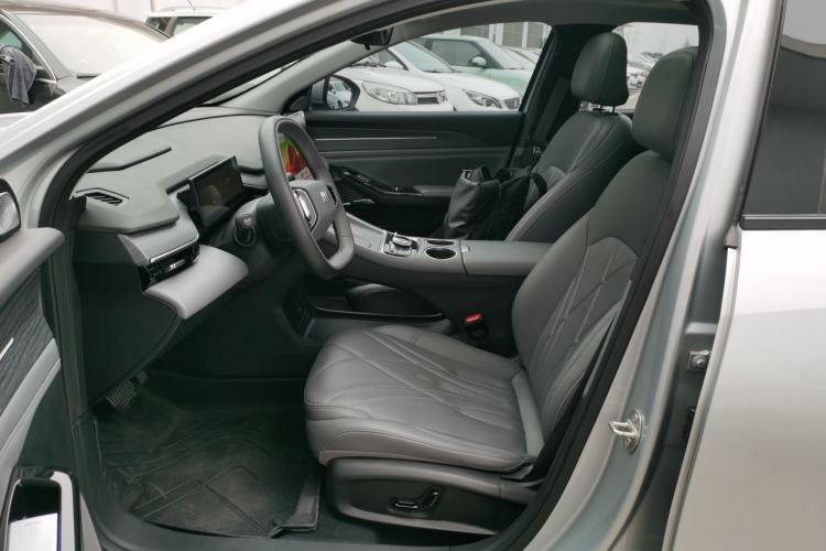 Used  L6 2025 EM-i 140km Starship Edition
