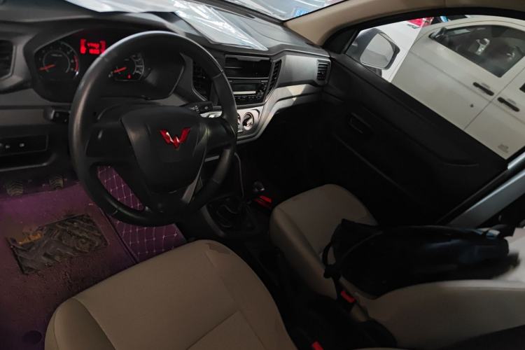 Used Wuling Hongguang V 2021 1.5L Jingqu Edition Enclosed-Window Vehicle LAR
