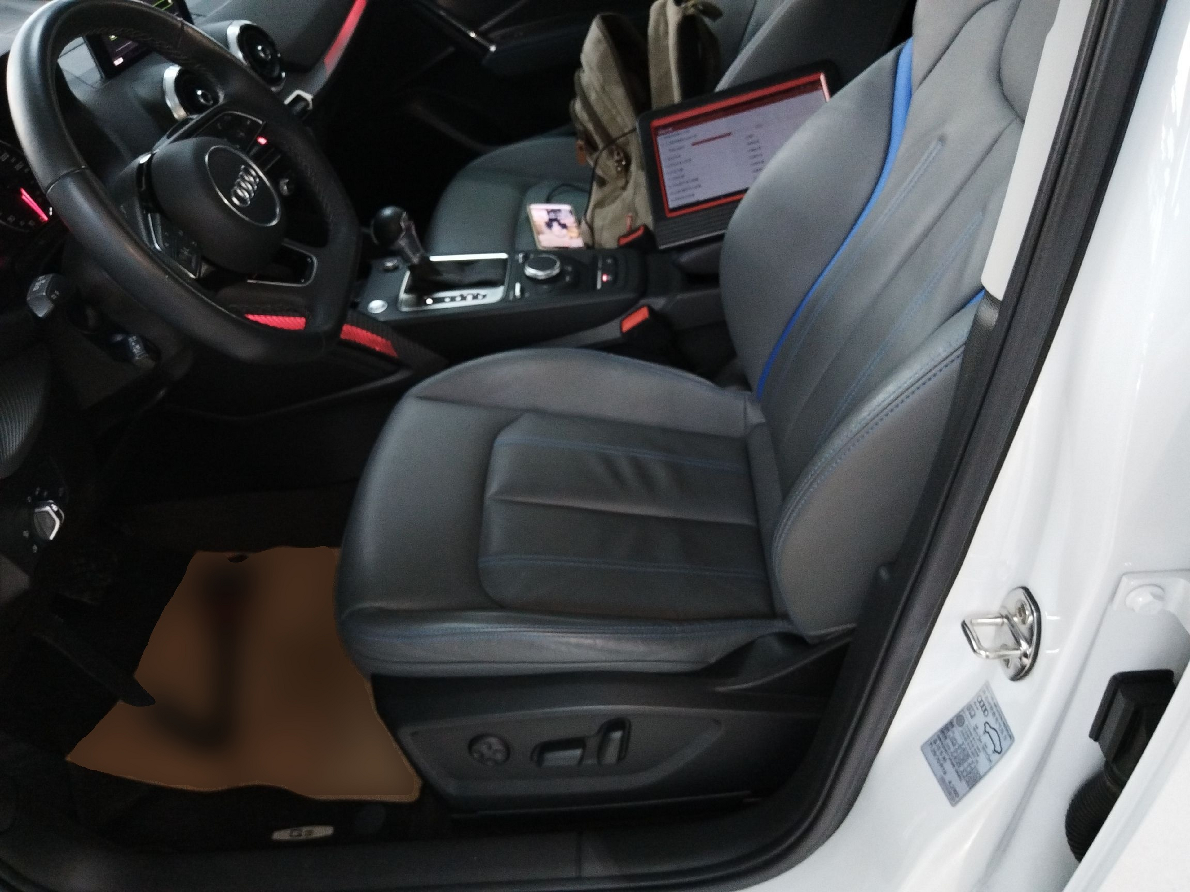 Переднее сиденье в автомобиле