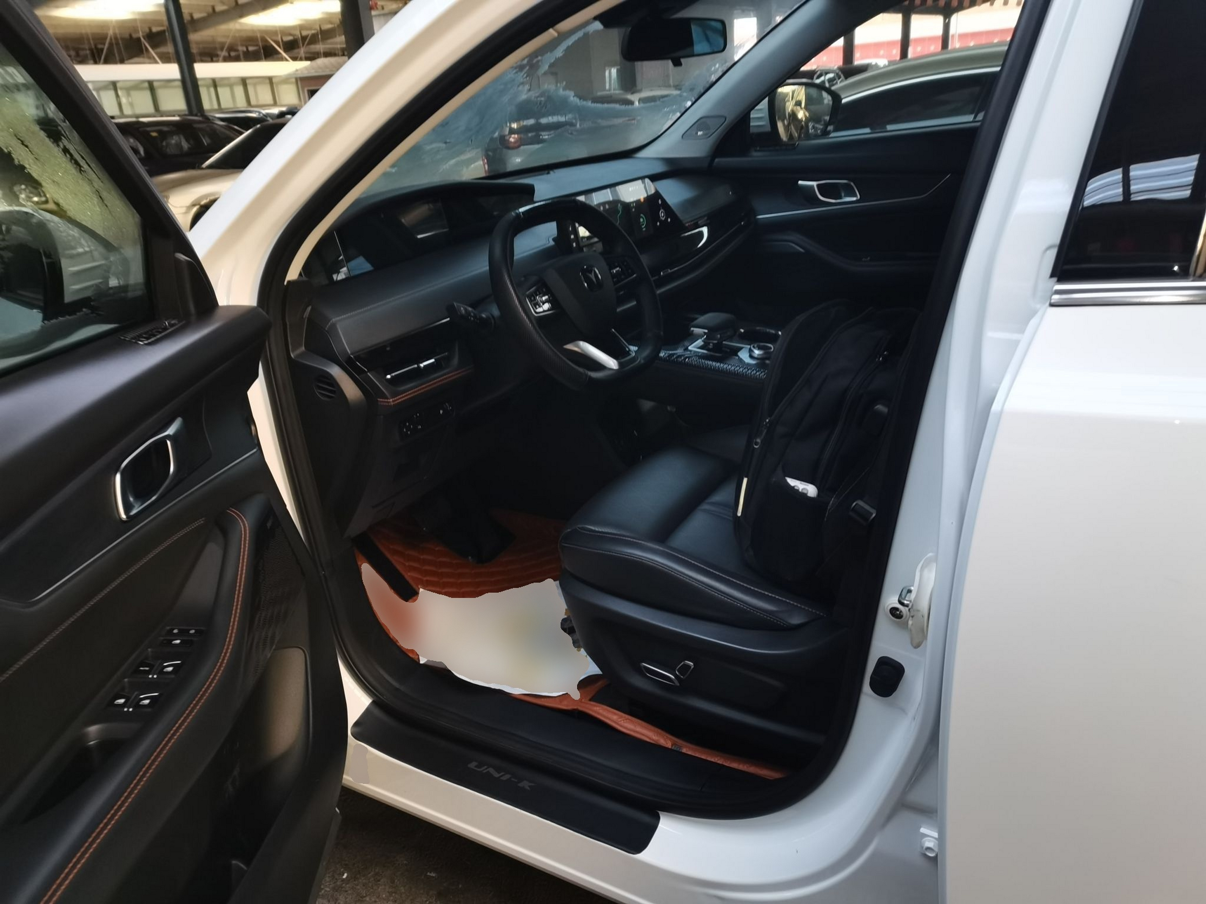 Переднее сиденье в автомобиле