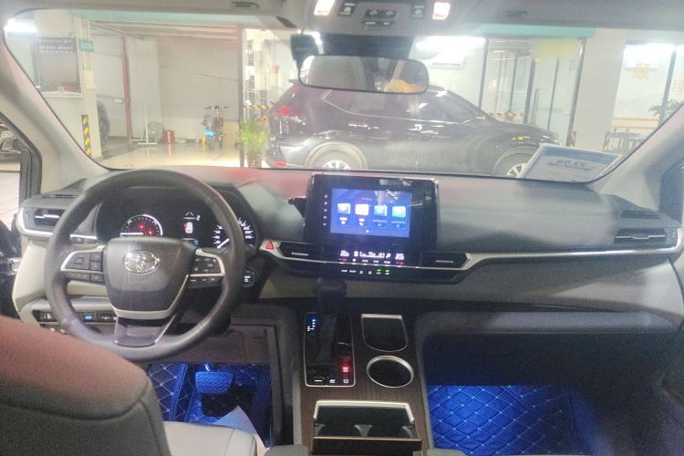 Used Toyota Sienna 2023 2.5L Hybrid Comfort Edition
