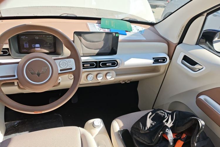 Used Wuling Hongguang MINIEV 2024 3rd Generation 215km Advanced Version
