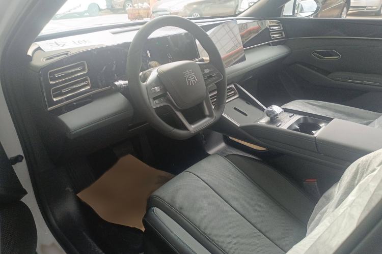 Used BYD Qin L 2025 DM-i Smart Drive 80KM Leading Model
