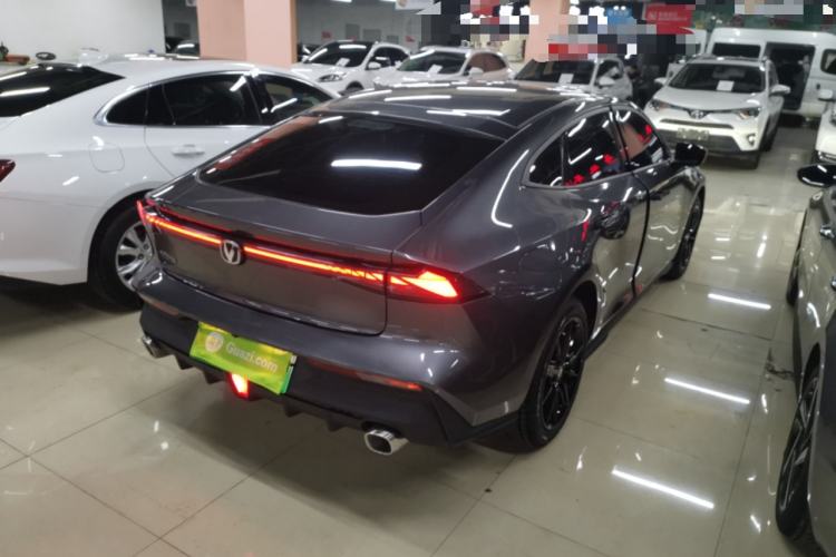 Used Changan UNI-V iDD 2023 ZhiDian iDD 1.5T 113km Smart & Fun Version
