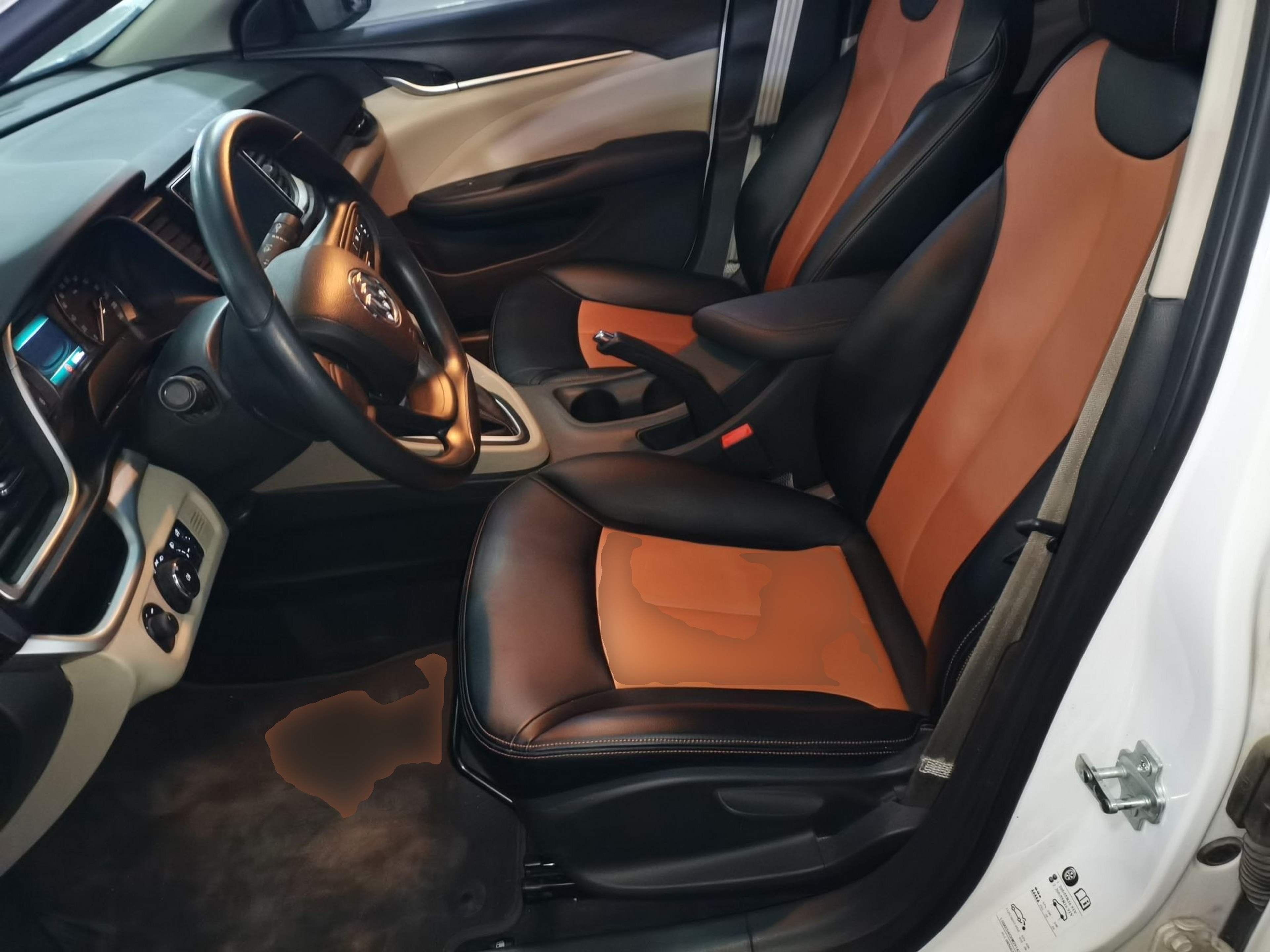 Переднее сиденье в автомобиле