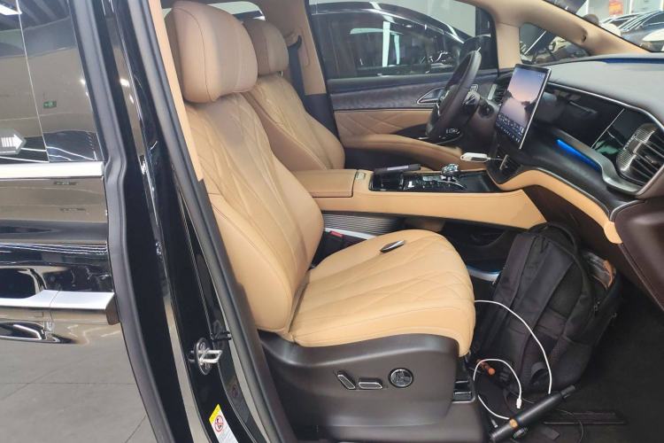 Used Denza D9 2025 DM-i Intelligent Drive 1020 Four-Wheel Drive Prestige Model
