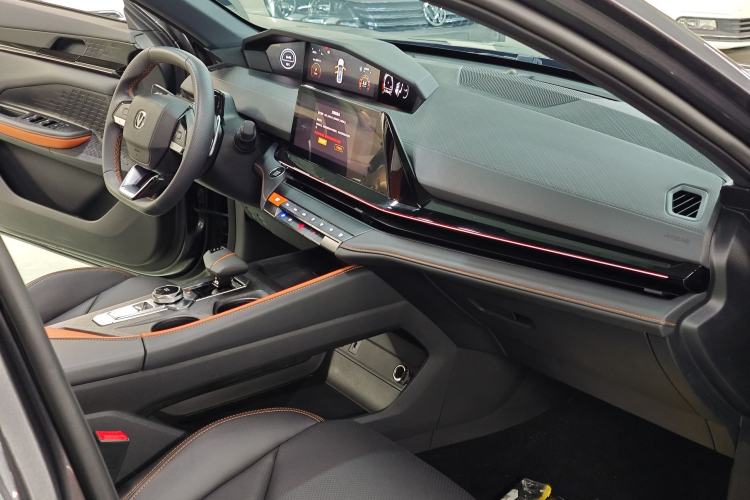 Used Changan UNI-V 2022 1.5T Prestige Version
