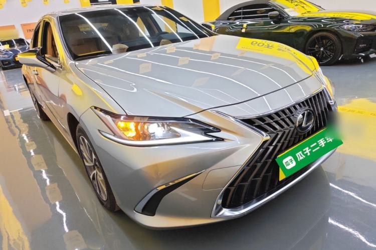Used Lexus ES 2023 200 Excellence Edition

