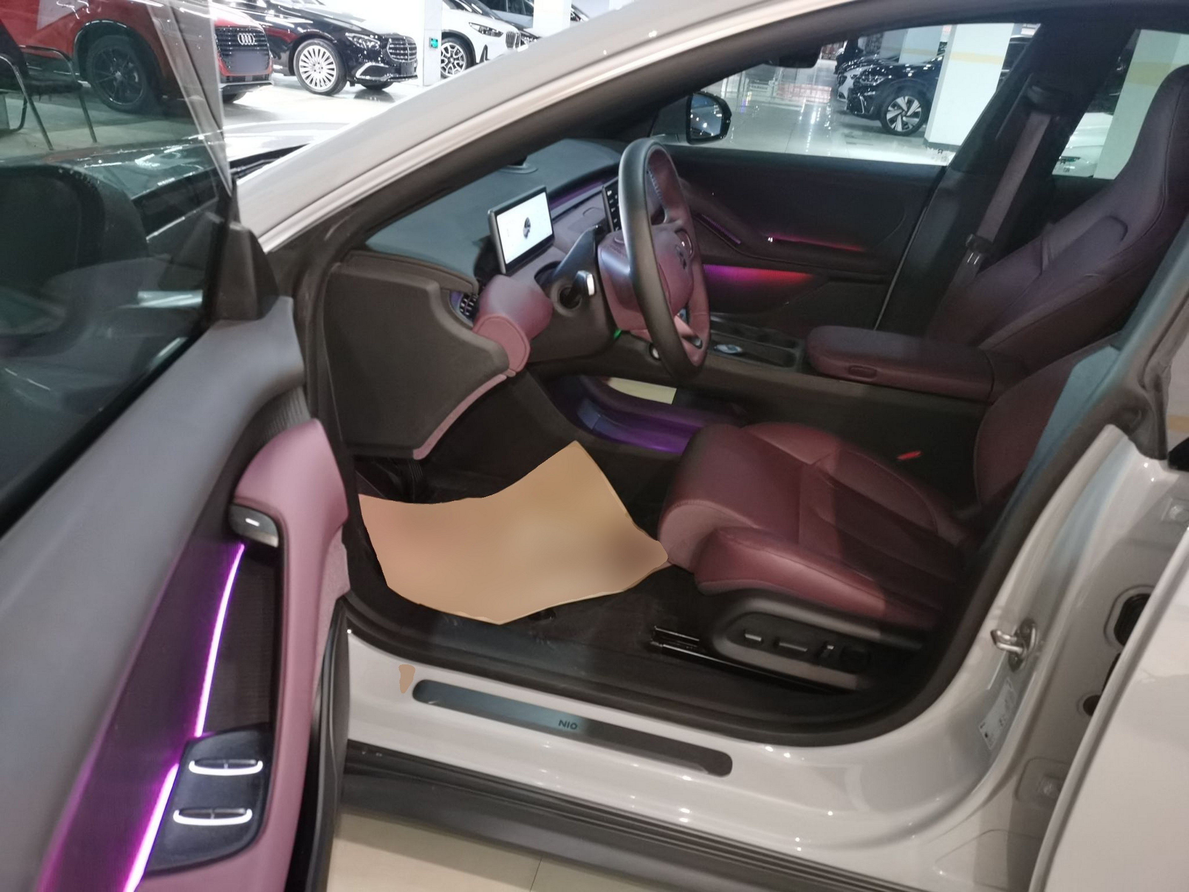 المقاعد الأمامية داخل السيارة