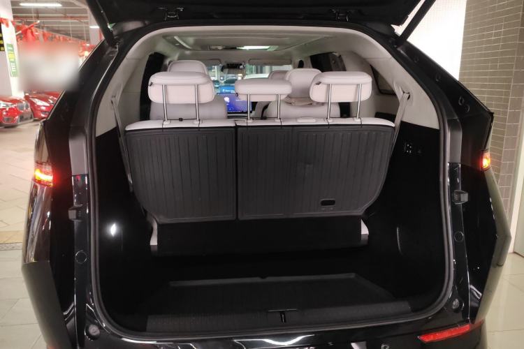 Used XPeng X9 2024 702 Ultra-Long Range Max
