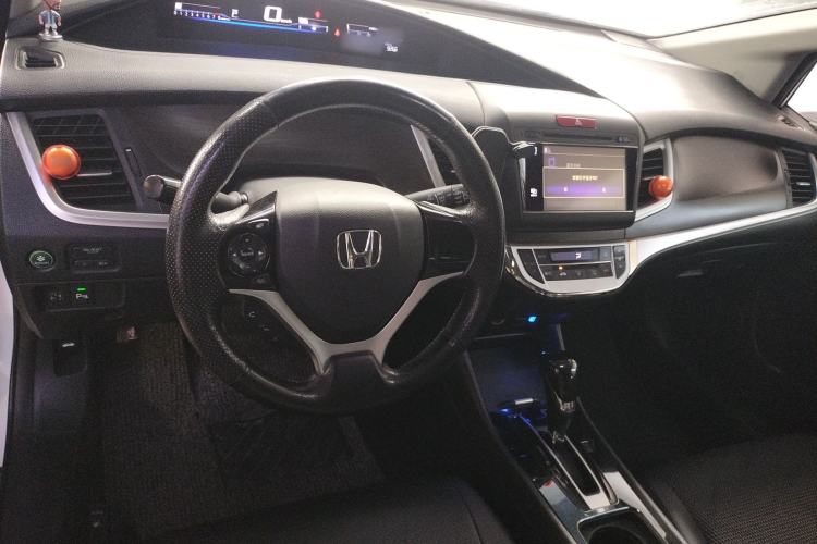 Used Honda Jade 2013 1.8L automatic Comfort version 5 seats
