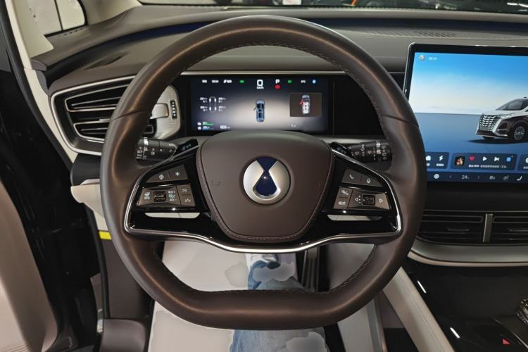 Used Denza D9 2025 DM-i Intelligent Drive 1020 Four-Wheel Drive Flagship Model
