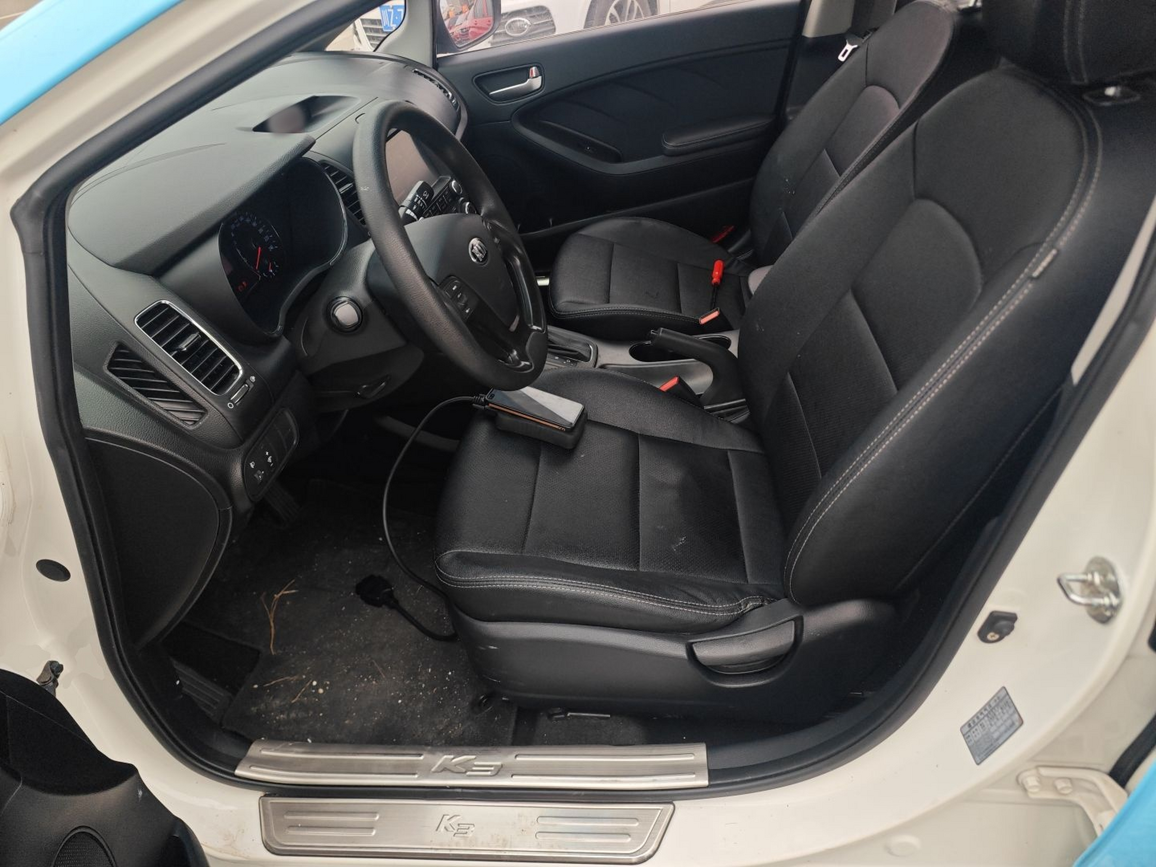 Переднее сиденье в автомобиле