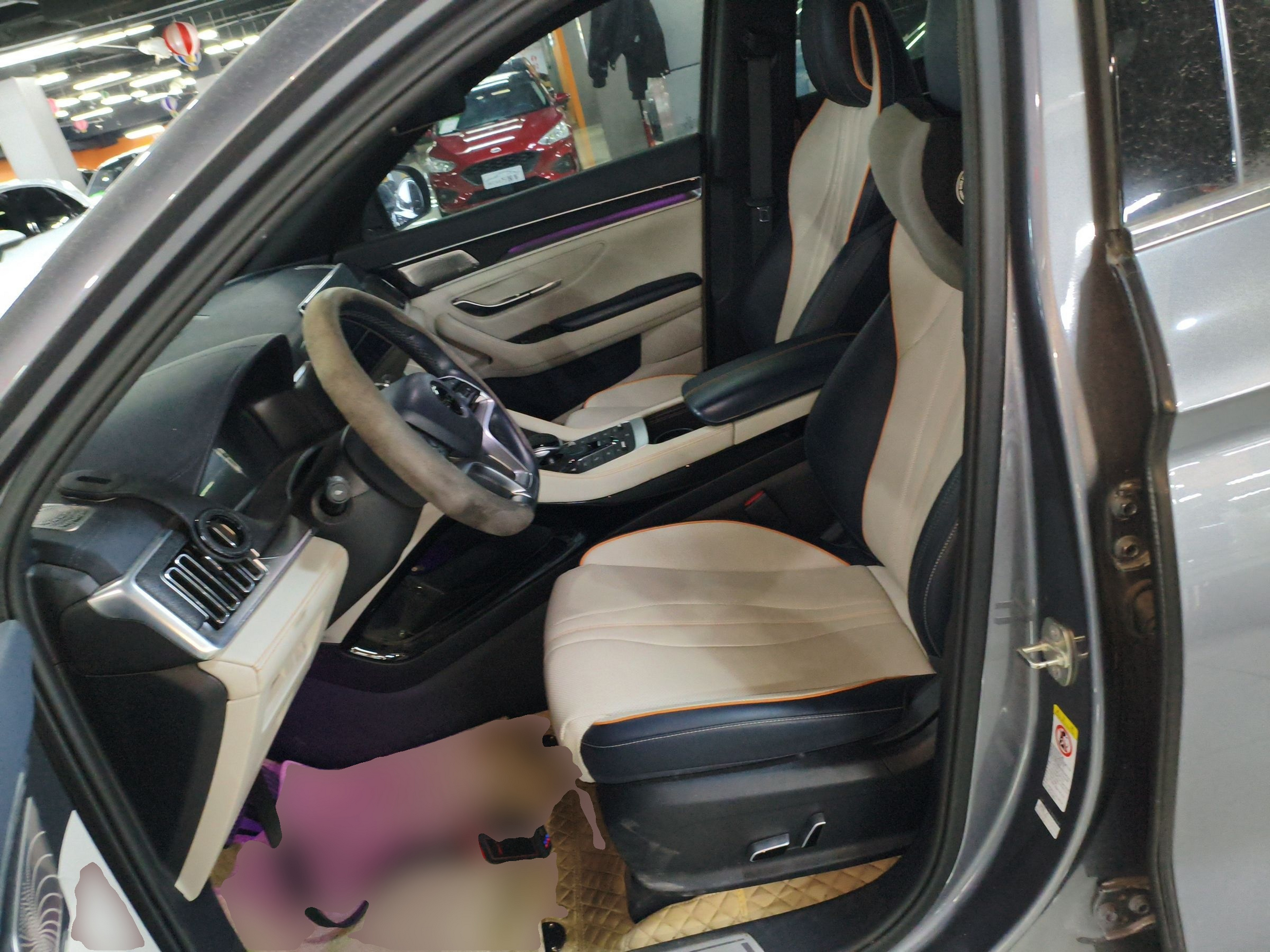 Переднее сиденье в автомобиле