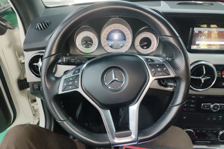 Used Mercedes-Benz GLK-Class 2015 GLK 260 4MATIC Fashion Edition Ultimate Version
