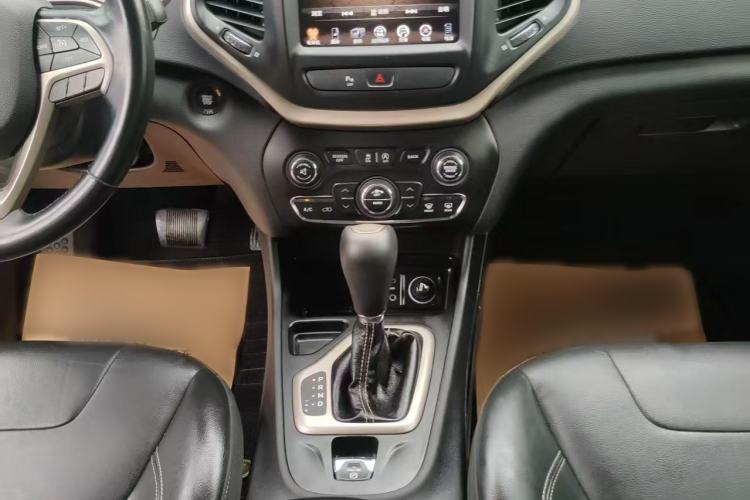 Used  Cherokee 2017 2.0L Superior Edition
